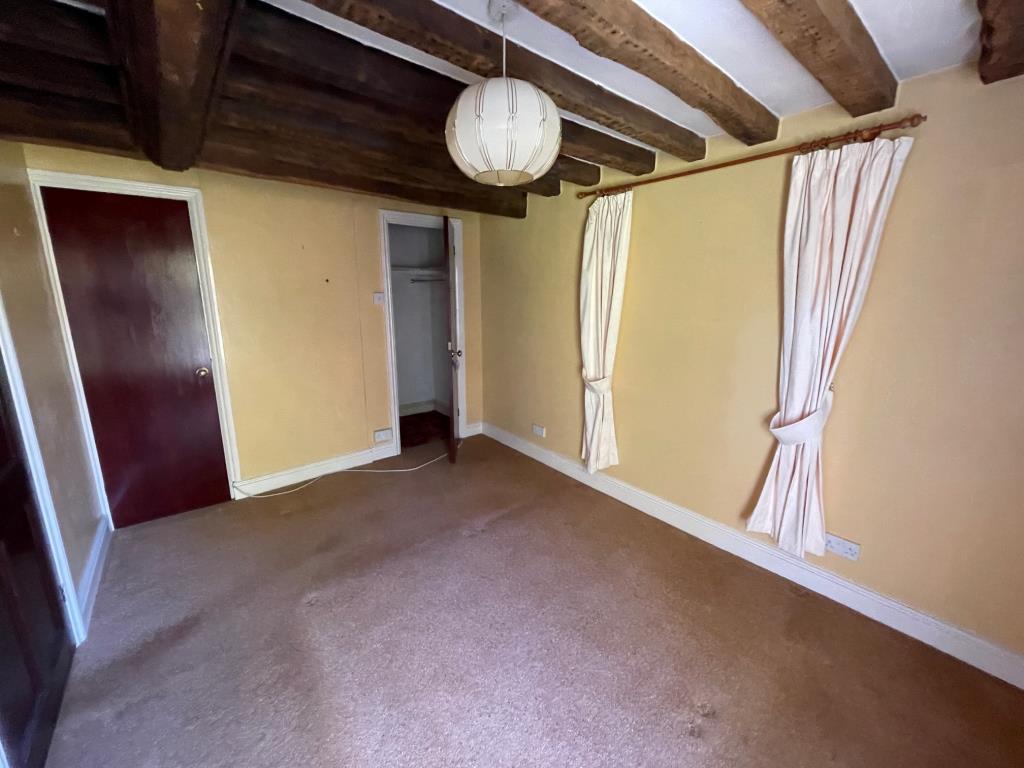 Lot: 129 - THREE-BEDROOM PERIOD PROPERTY IN POPULAR LOCATION - bedroom